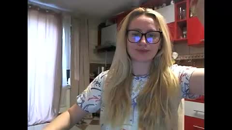 Snapshot of melly_rosey chatting on May 7, 2:55 pm Melly online show from May 7, 2:55 pm