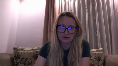 Snapshot of melly_rosey chatting on May 10, 8:36 pm Melly online show from May 10, 8:36 pm