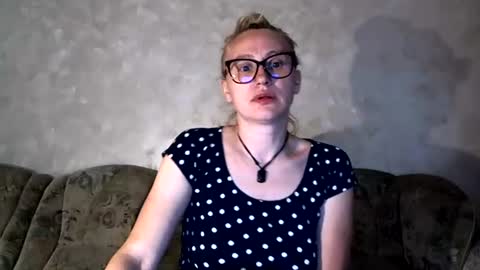 Snapshot of melly_rosey chatting on June 14, 1:35 pm Melly online show from June 14, 1:35 pm