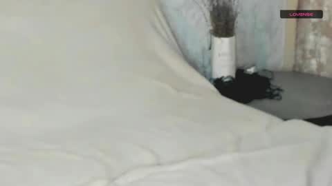 MelMooon online show from December 12, 7:37 pm