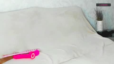 MelMooon online show from December 15, 1:43 pm