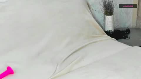 MelMooon online show from December 19, 2:13 pm