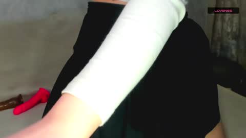 MelMooon online show from December 21, 5:29 pm