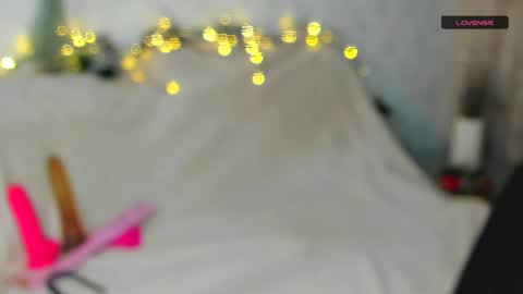 MelMooon online show from December 28, 4:30 pm