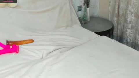 MelMooon online show from January 22, 9:43 pm