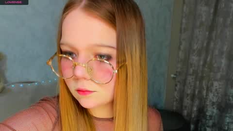 MelMooon online show from January 26, 4:20 pm