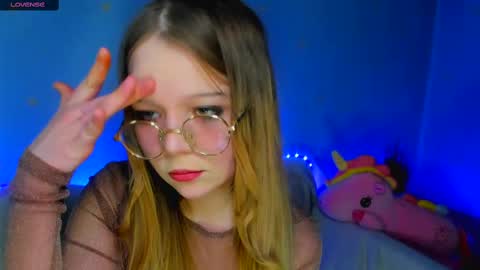 MelMooon online show from February 18, 7:30 pm