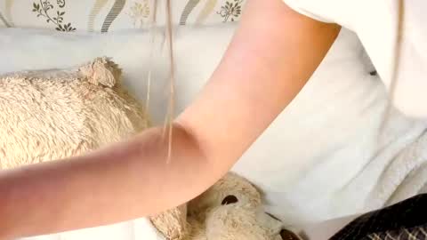 MelMooon online show from May 1, 4:55 pm