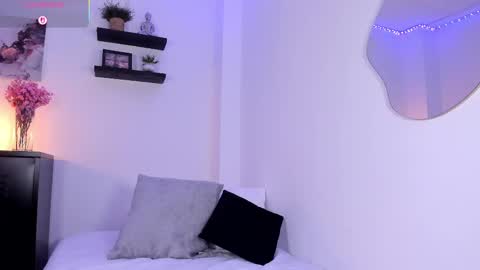 Snapshot of meloddysky chatting on February 24, 5:31 pm Meloddy online show from February 24, 5:31 pm