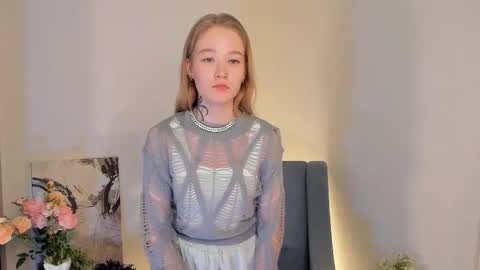 melodievejar online show from December 17, 5:02 am