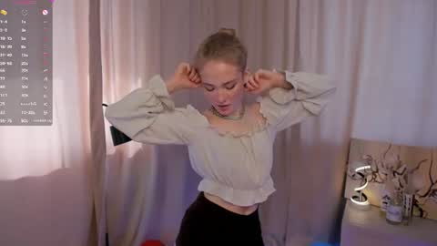 melodievejar online show from June 25, 5:12 am