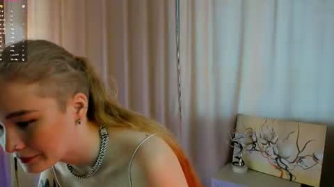 melodievejar online show from July 3, 4:30 am