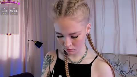 melodievejar online show from August 2, 4:22 am