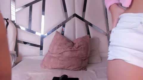 Snapshot of melodiwilliams chatting on December 1, 7:08 pm Melodi online show from December 1, 7:08 pm