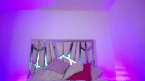 Snapshot of melody__77 chatting on June 2, 4:36 am online show from June 2, 4:36 am