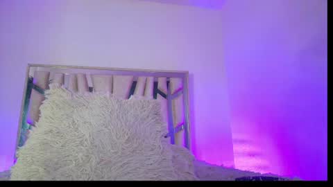 Snapshot of melody__77 chatting on July 18, 9:02 am online show from July 18, 9:02 am