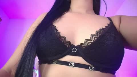 Snapshot of melody__77 chatting on July 23, 2:53 am online show from July 23, 2:53 am