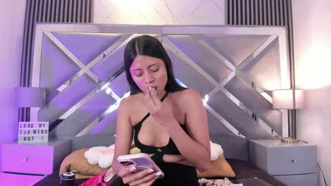 mel  online show from May 1, 7:51 pm