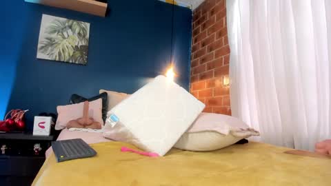  Leslie  online show from December 4, 5:22 pm