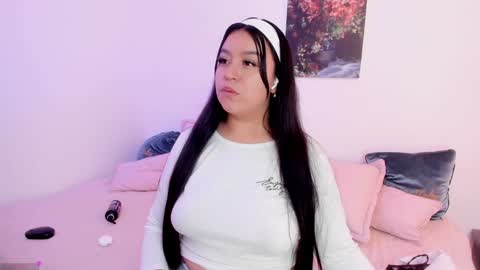  Leslie  online show from February 3, 4:10 pm