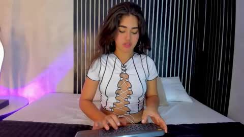 Snapshot of melody_phillips2 chatting on February 14, 4:53 am melody phillips online show from February 14, 4:53 am