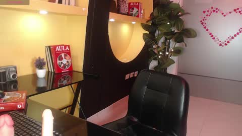 Snapshot of melodyblazze chatting on May 15, 8:16 pm online show from May 15, 8:16 pm