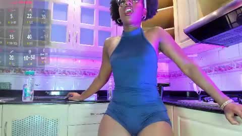 Snapshot of melodyblazze chatting on August 3, 8:45 pm online show from August 3, 8:45 pm