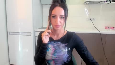 Snapshot of melodyhewit chatting on November 1, 11:23 am Masha online show from November 1, 11:23 am