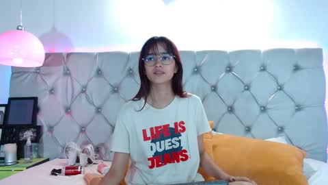 Snapshot of melodymansson chatting on January 6, 8:28 pm Luisa Castro online show from January 6, 8:28 pm