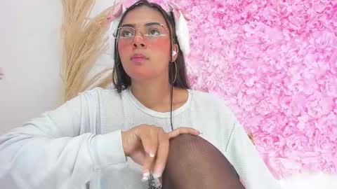 Snapshot of melodymoore_ chatting on January 17, 10:35 pm Melody online show from January 17, 10:35 pm