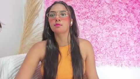 Snapshot of melodymoore_ chatting on February 2, 11:03 pm Melody online show from February 2, 11:03 pm