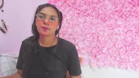 Snapshot of melodymoore_ chatting on February 28, 11:06 pm Melody online show from February 28, 11:06 pm