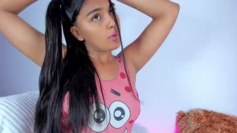 Snapshot of melodymoore_ chatting on March 23, 10:03 pm Melody online show from March 23, 10:03 pm