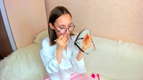 Snapshot of melodyoflovee chatting on October 26, 5:02 am Kaylie online show from October 26, 5:02 am