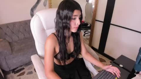 Snapshot of melodyprice_ chatting on May 30, 9:12 pm Melody online show from May 30, 9:12 pm