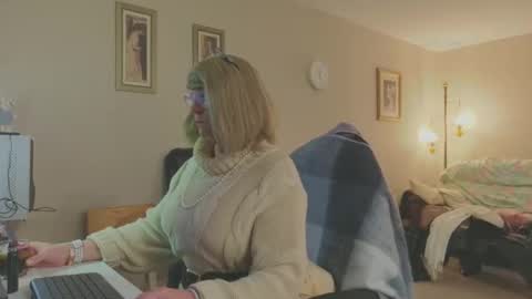 Snapshot of melodyredux_62 chatting on February 15, 12:58 pm Melody online show from February 15, 12:58 pm