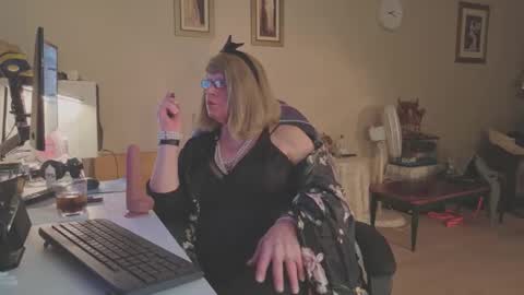 Snapshot of melodyredux_62 chatting on March 15, 2:39 am Melody online show from March 15, 2:39 am