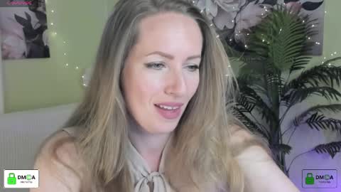 Snapshot of melodyys chatting on June 7, 4:55 pm Melody My schedule this week Wednesday Thursday Sunday online show from June 7, 4:55 pm
