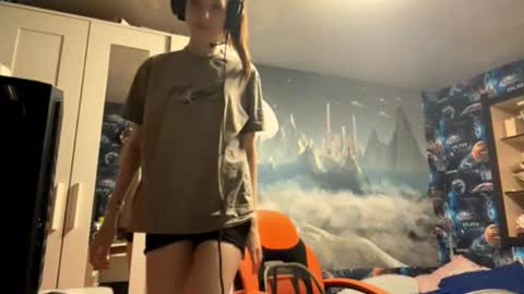 Hi Im Aria 18 years old online show from October 14, 2:18 pm