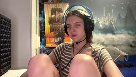 Hi Im Aria 18 years old online show from November 7, 2:17 pm