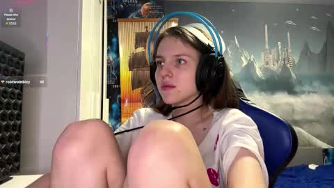 Hi Im Aria 18 years old online show from February 20, 5:35 pm