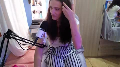 Megumi  Aina online show from October 25, 5:30 pm