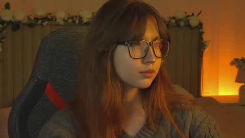 Mia online show from October 8, 3:20 pm