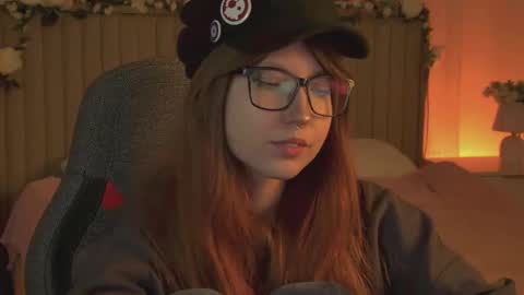 Mia online show from October 9, 3:43 pm