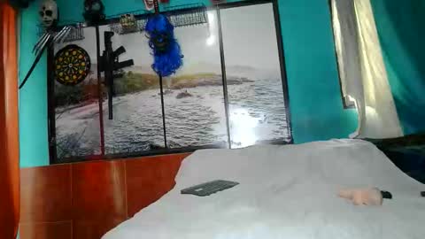 Snapshot of menesis888moon chatting on December 19, 6:59 pm menesis888moon online show from December 19, 6:59 pm