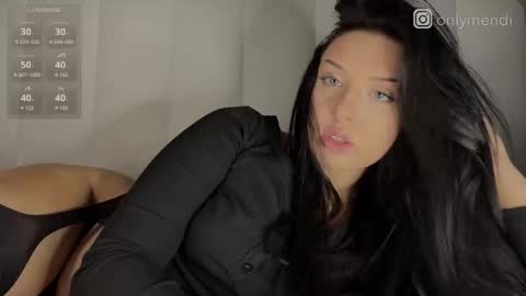 menndi online show from November 14, 9:08 am