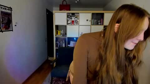Flora  Next stream November 17th at 6  GMT online show from April 28, 4:39 am