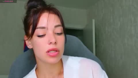 Snapshot of meow_moore chatting on June 25, 5:12 am Megan online show from June 25, 5:12 am