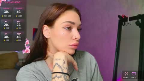 Snapshot of meow_moore chatting on August 9, 2:57 am Megan online show from August 9, 2:57 am