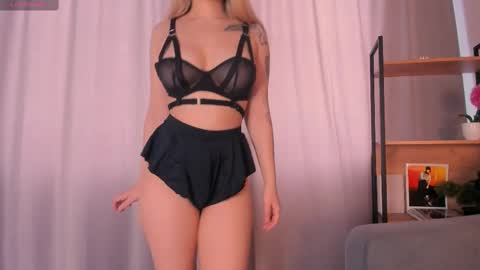 Snapshot of meow_rinnie chatting on February 13, 8:06 am My links --- online show from February 13, 8:06 am